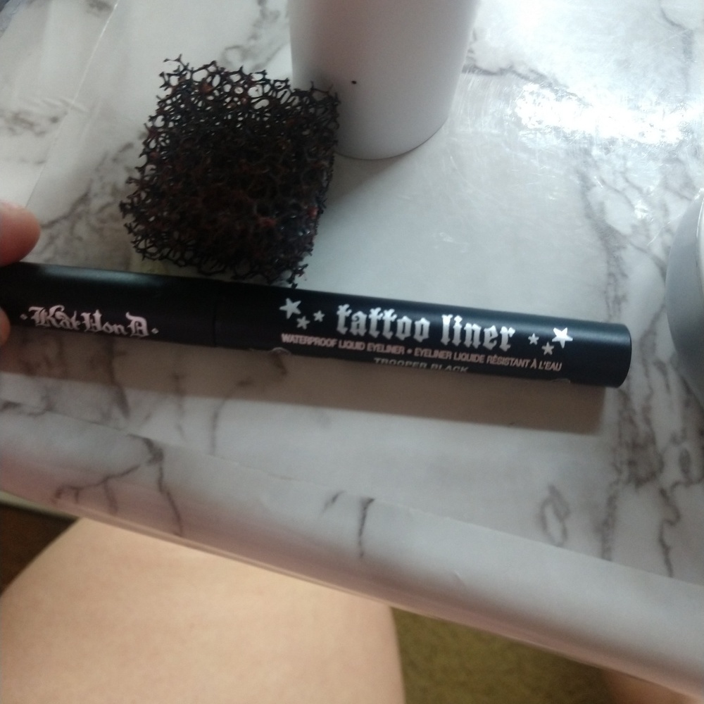 eye liner